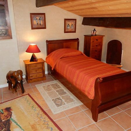 Le Chateau Des Estubiers Bed and Breakfast Sérignan-du-Comtat Esterno foto