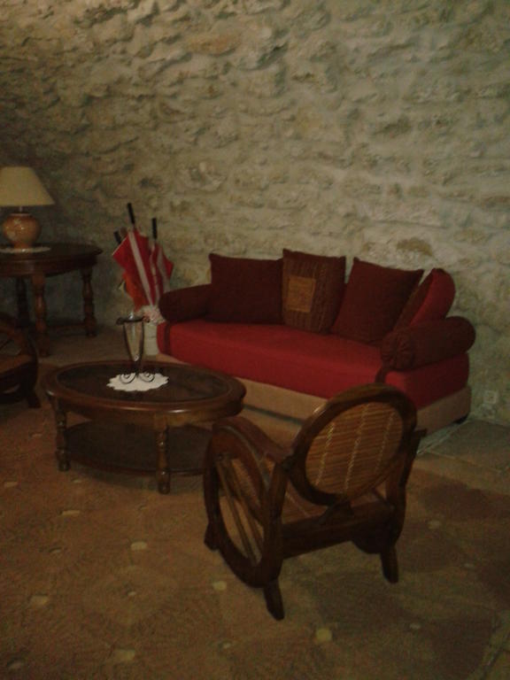 Le Chateau Des Estubiers Bed and Breakfast Sérignan-du-Comtat Esterno foto