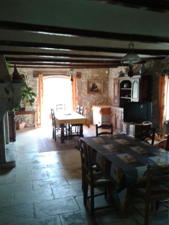Le Chateau Des Estubiers Bed and Breakfast Sérignan-du-Comtat Esterno foto